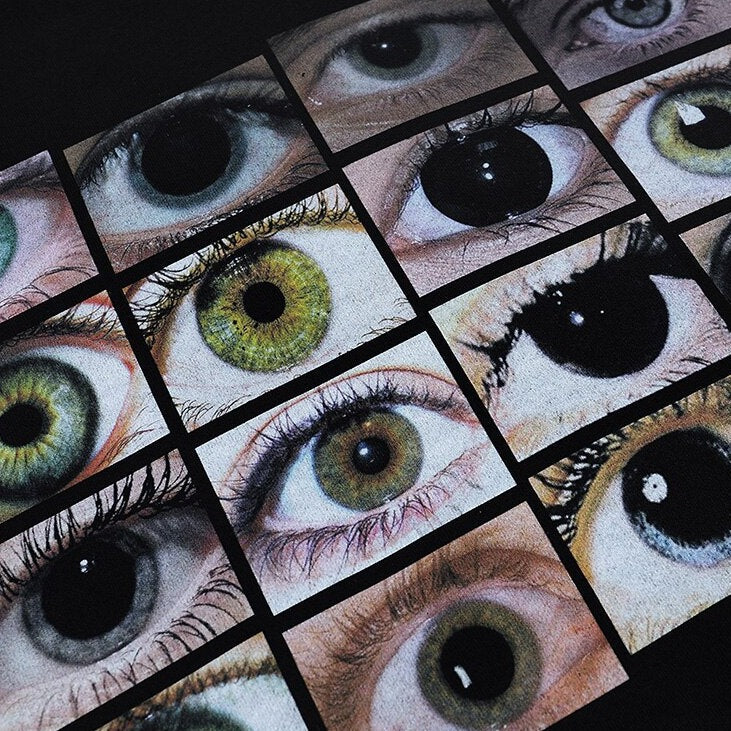 Camiseta con estampado "Abre los ojos"