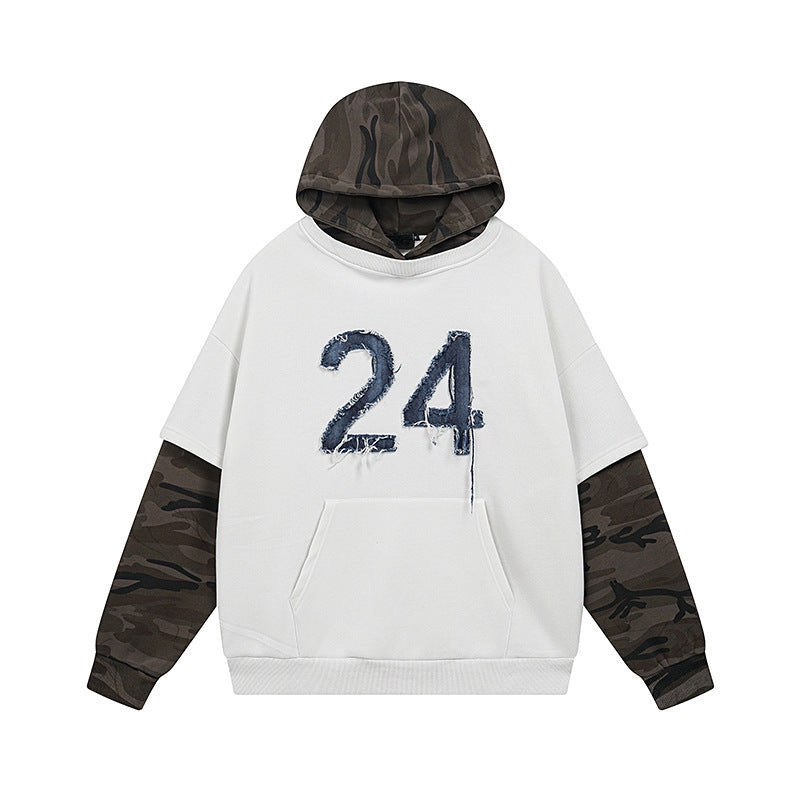 Sudadera con capucha y parches bordados de camuflaje