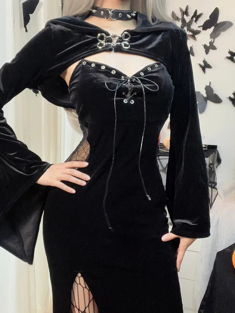 Robe longue avec chapeau, en velours transparent, dentelle ajourée, fente haute, manches longues, boutonnée et lacée. Robe de soirée