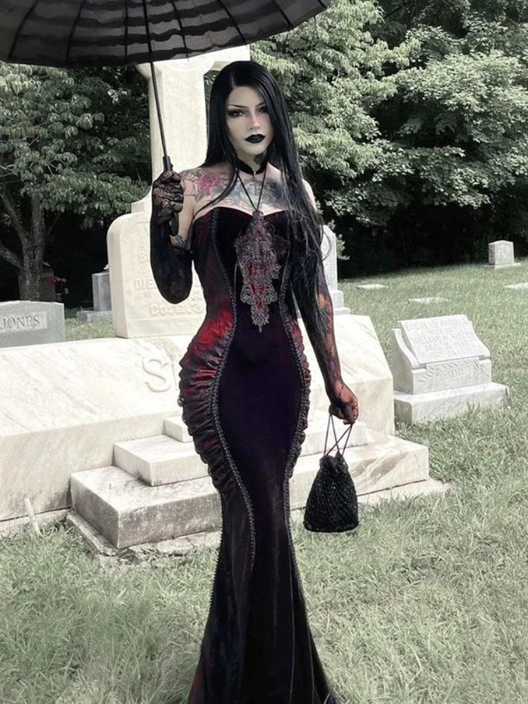 Robe de soirée élégante et moulante sirène dos nu, corset en résille, maxi gothique plissée, style gothique.