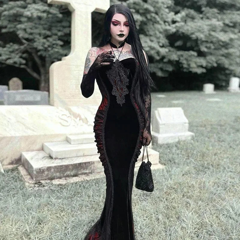 Robe de soirée élégante et moulante sirène dos nu, corset en résille, maxi gothique plissée, style gothique.