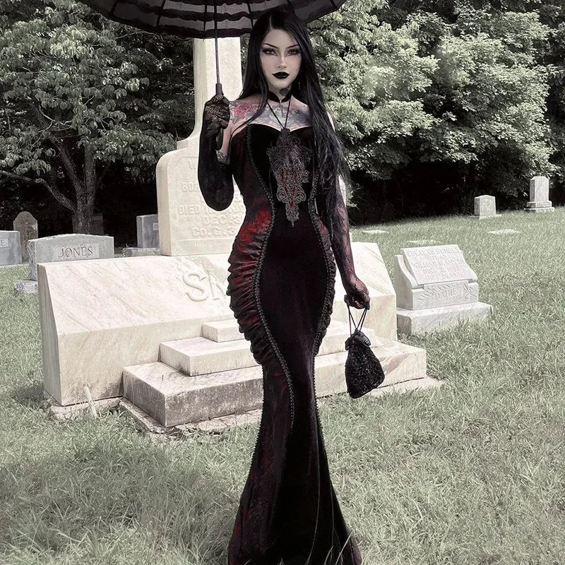 Robe de soirée élégante et moulante sirène dos nu, corset en résille, maxi gothique plissée, style gothique.
