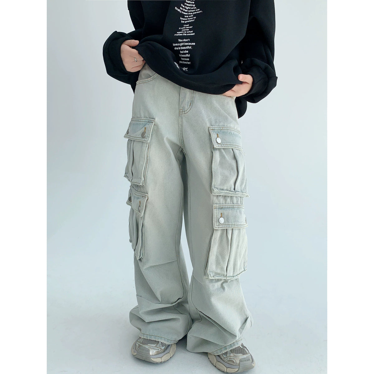 Multiple Pocket Wide-Leg Cargo Denim Jeans