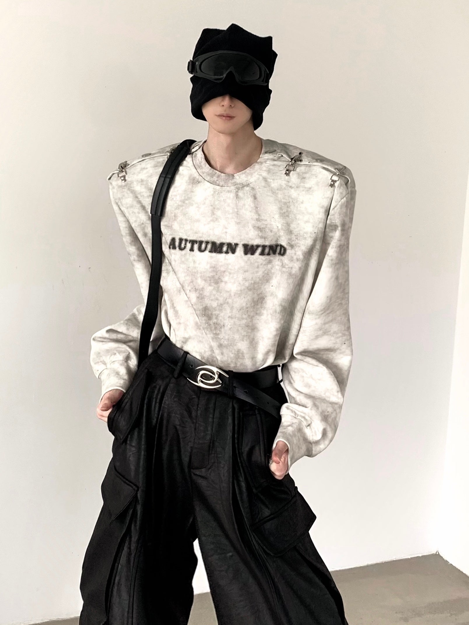 Metallic Design Shoulder Pad Sweatshirt