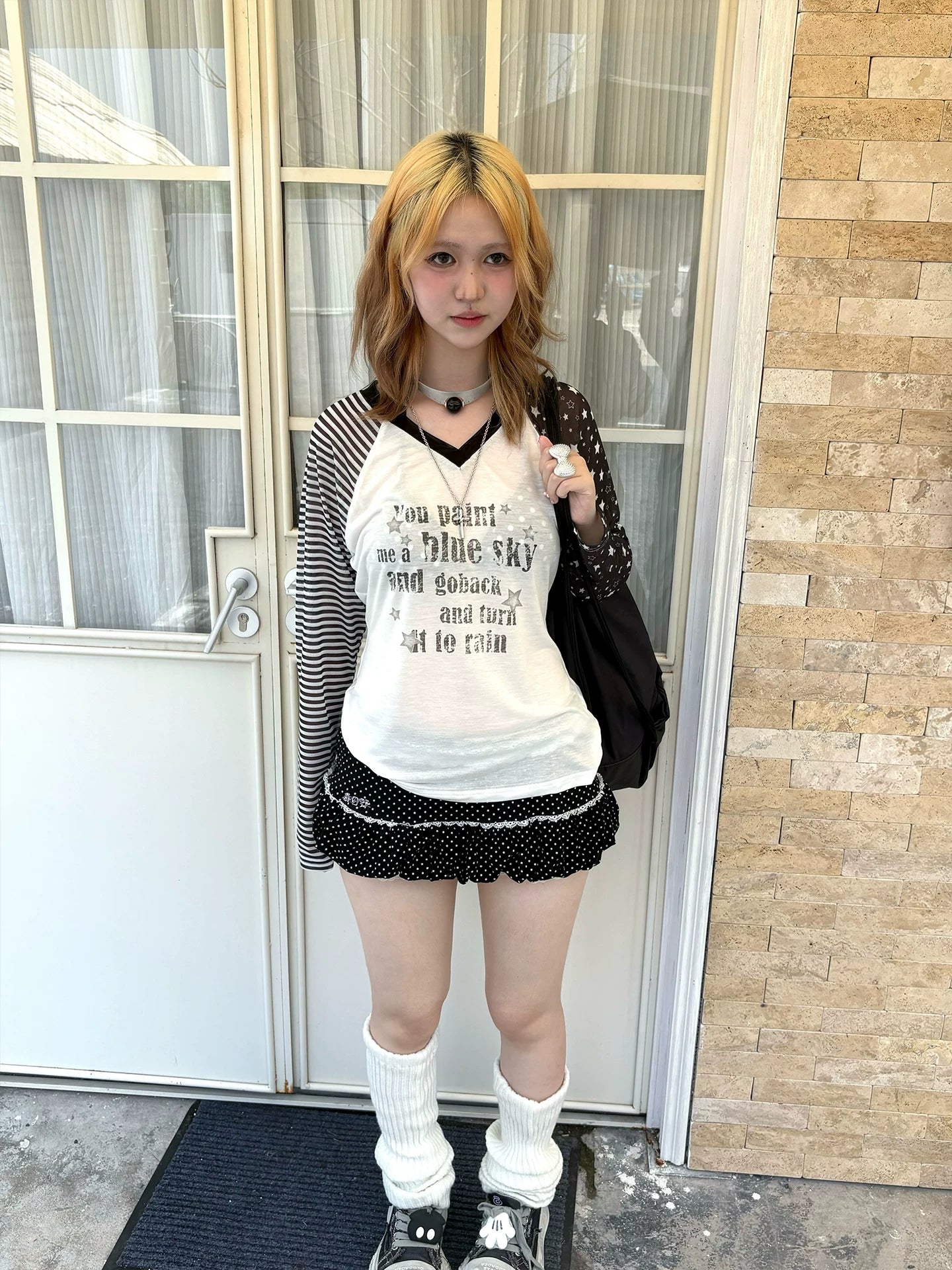 Star Contrast V-Neck Long Sleeve T-Shirt