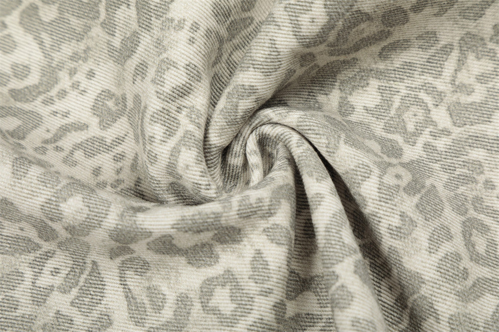 Kurze Hose mit weitem Bein und Leopardenmuster