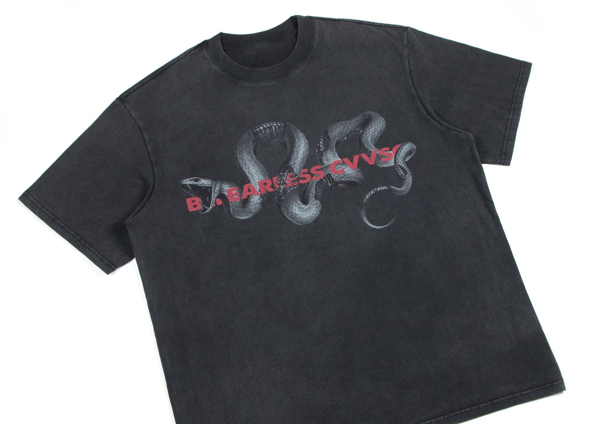 Camiseta con estampado de pitón oscuro