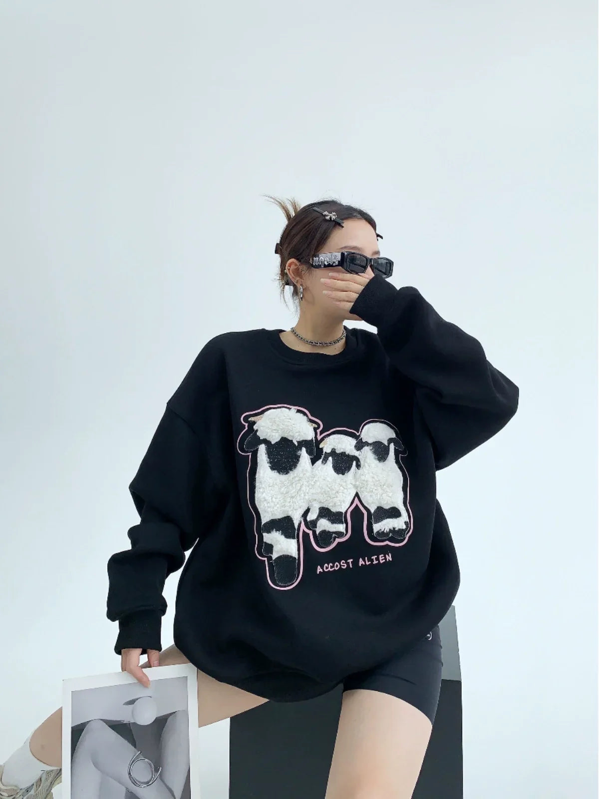 Sweat-shirt oversize à col rond avec écusson mouton