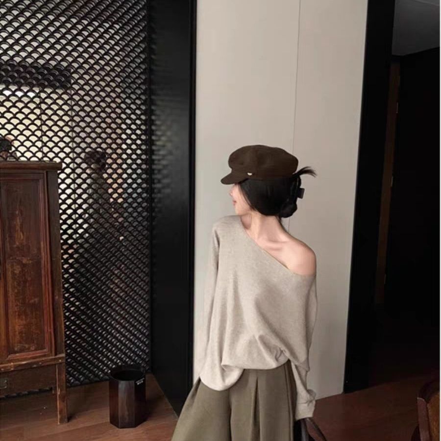 Women's One-Line Neck Sweater