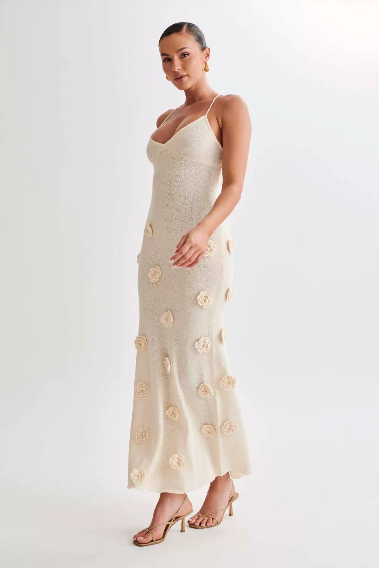Elegantes Damen-Maxikleid mit 3D-Blumendekor, rückenfrei und gestrickt