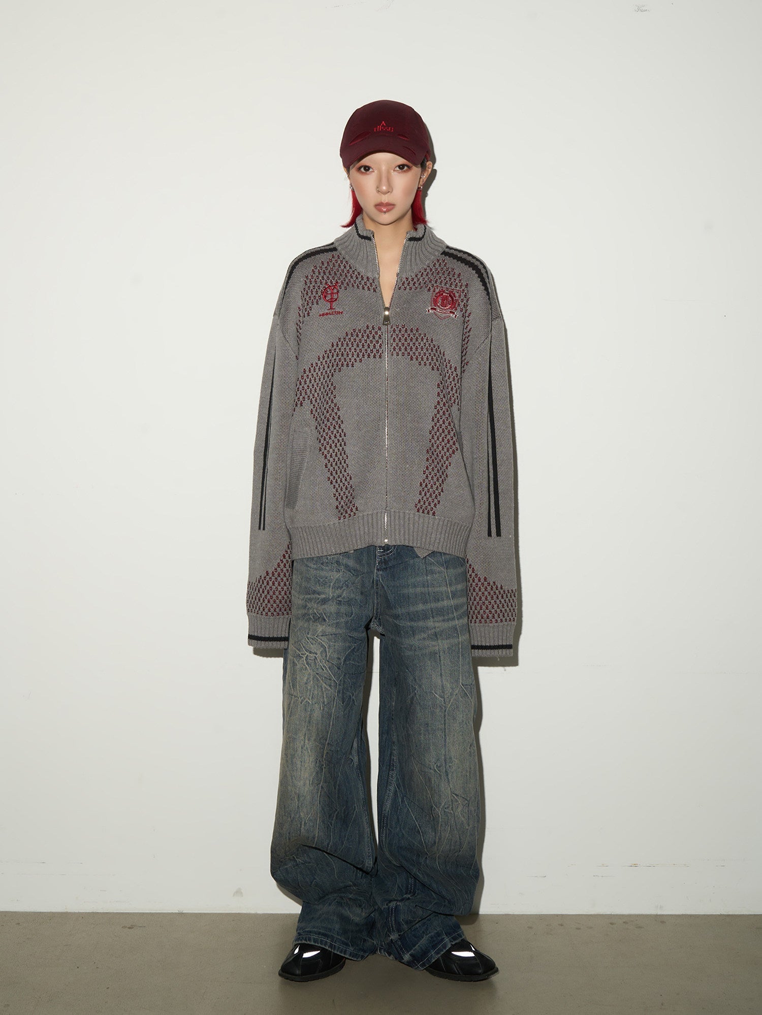Embroidery Stripe Line Zipper Knit Cardigan
