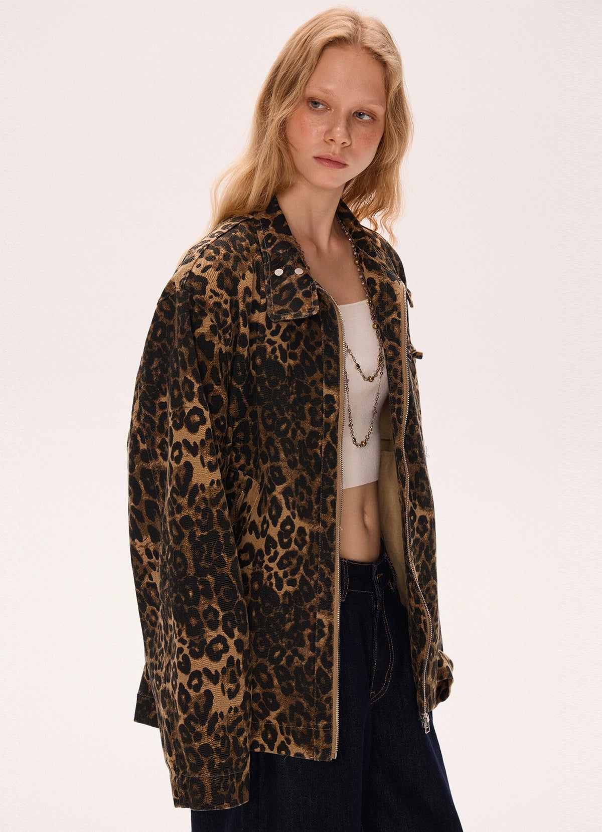 Chaqueta de cuello alto con estampado de leopardo