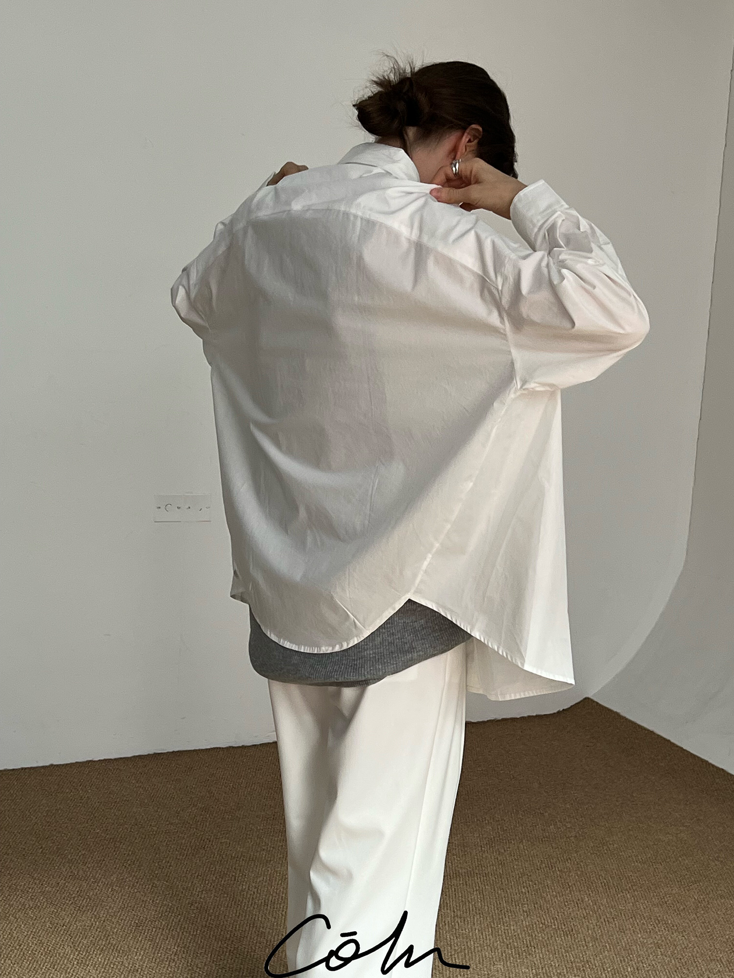Camicia oversize a maniche lunghe con orlo curvo