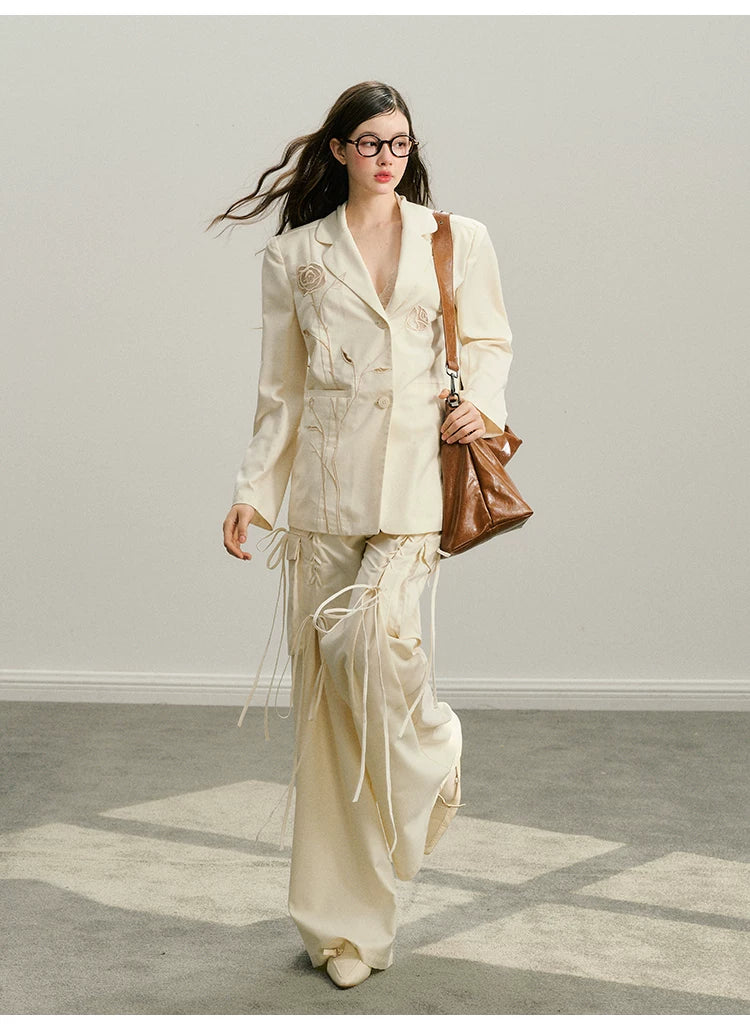 Ensemble veste ajourée et jupe courte à broderie rose