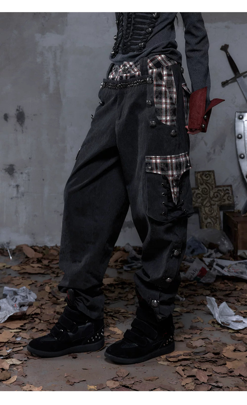 Panel Design Multi-Pocket Tapered Pants