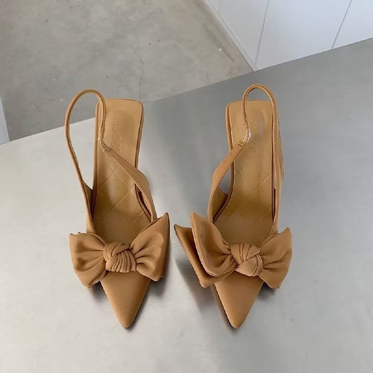 Scarpe con tacco alto e fiori francesi