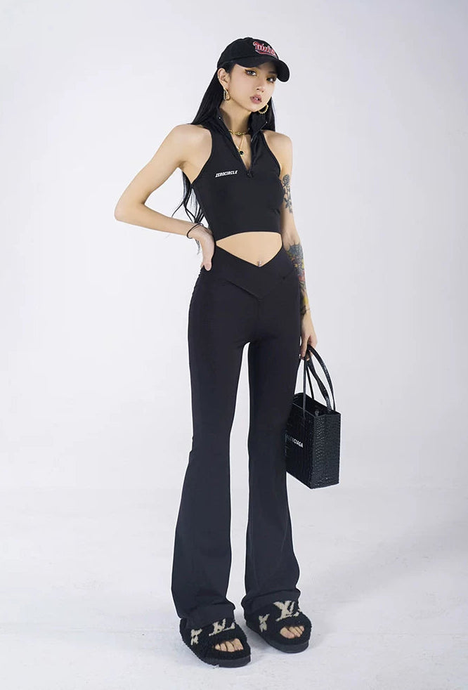 Pantalones de tiro alto y corte acampanado