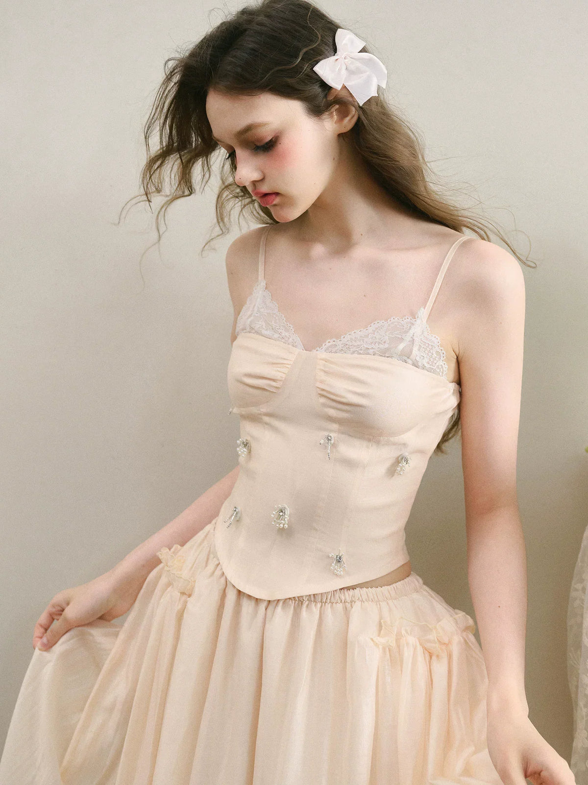 Ensemble caraco en dentelle et jupe longue