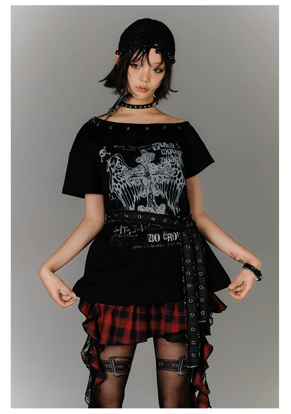 Off-Shoulder Eyelet Graphic Print Short Sleeve T-Shirt & Choker