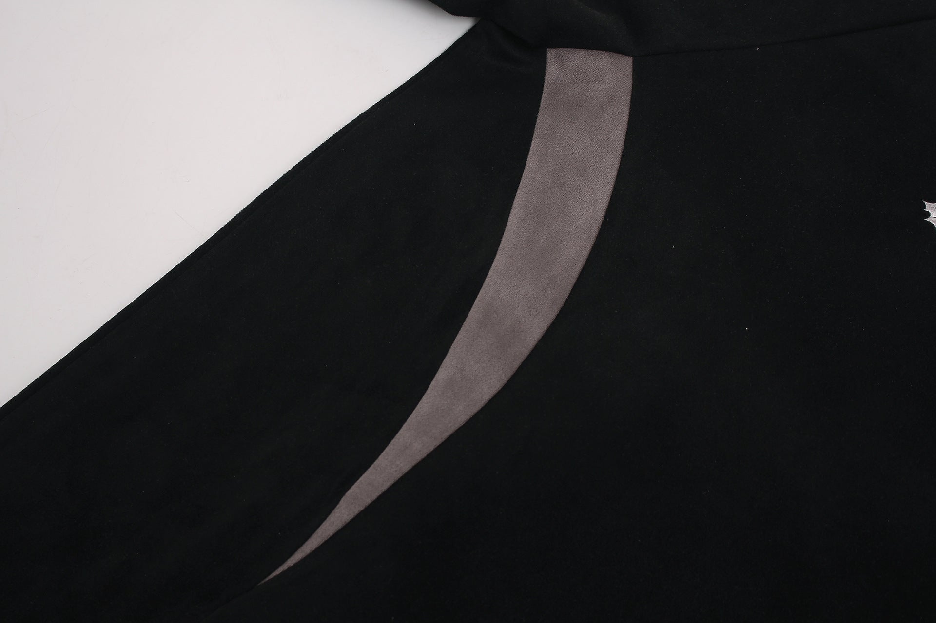 Color Block Suede Logo Short Sleeve T-Shirt