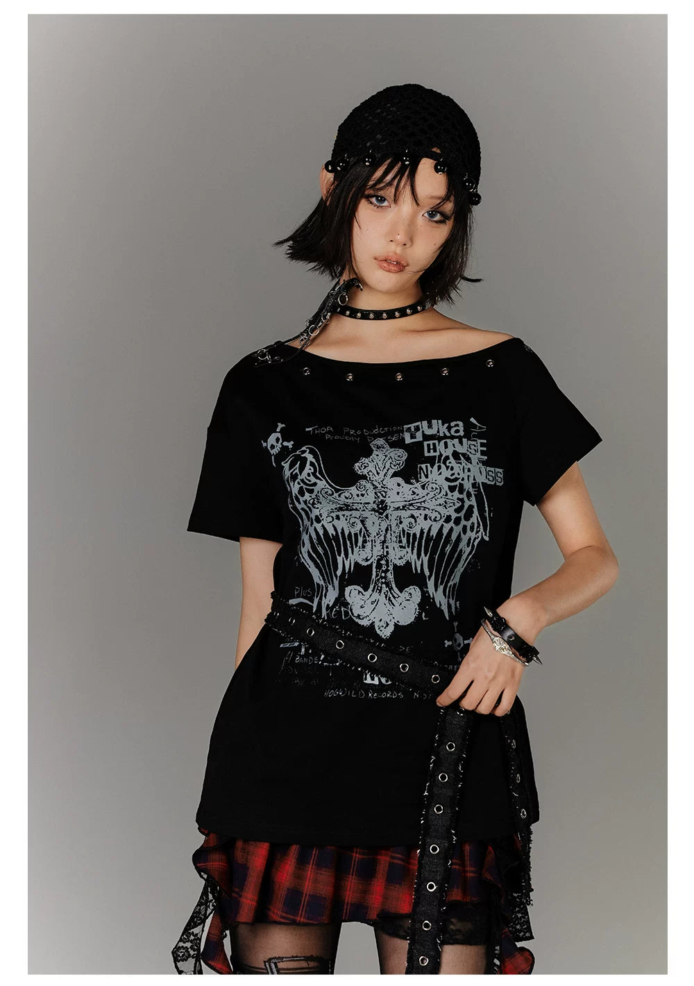 Off-Shoulder Eyelet Graphic Print Short Sleeve T-Shirt & Choker
