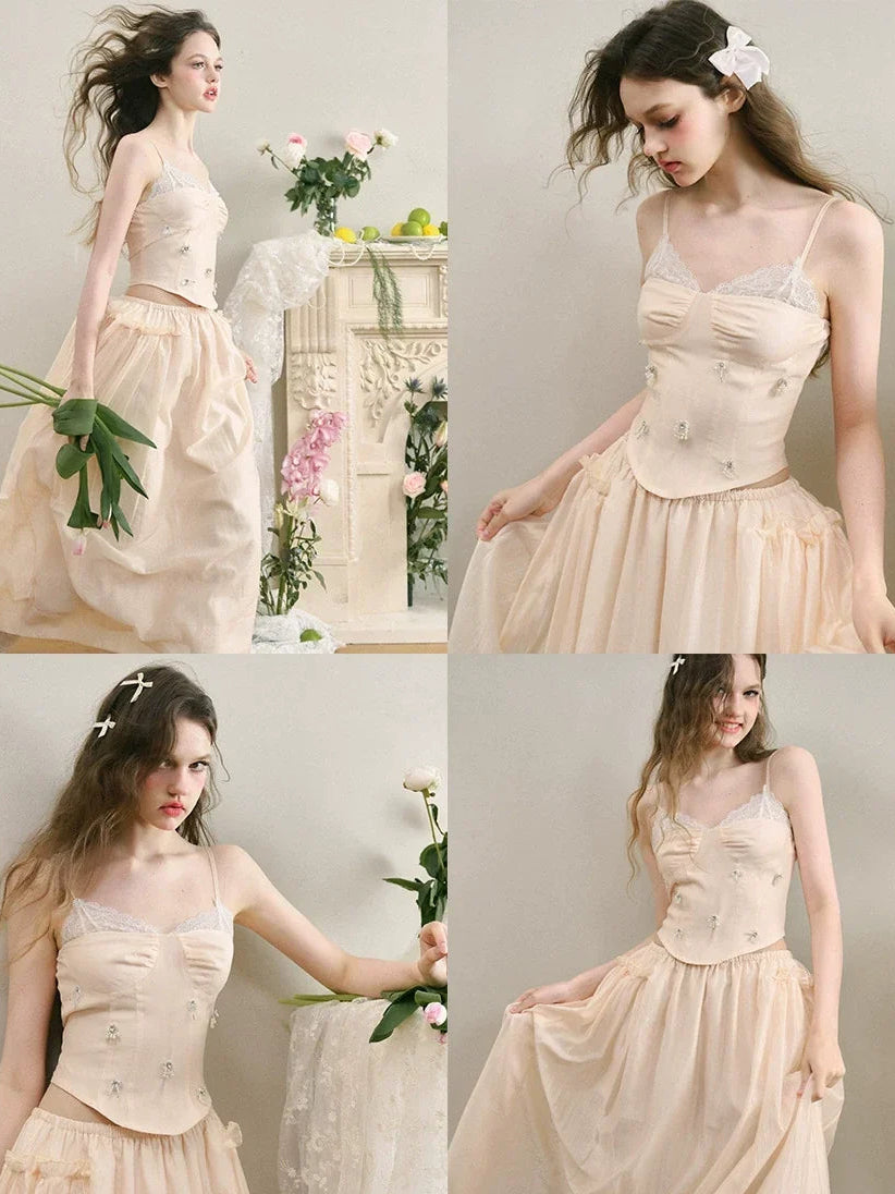 Ensemble caraco en dentelle et jupe longue
