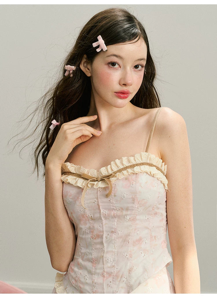 Conjunto de camisola con cuello halter, bordado de encaje y estampado calado, y falda larga