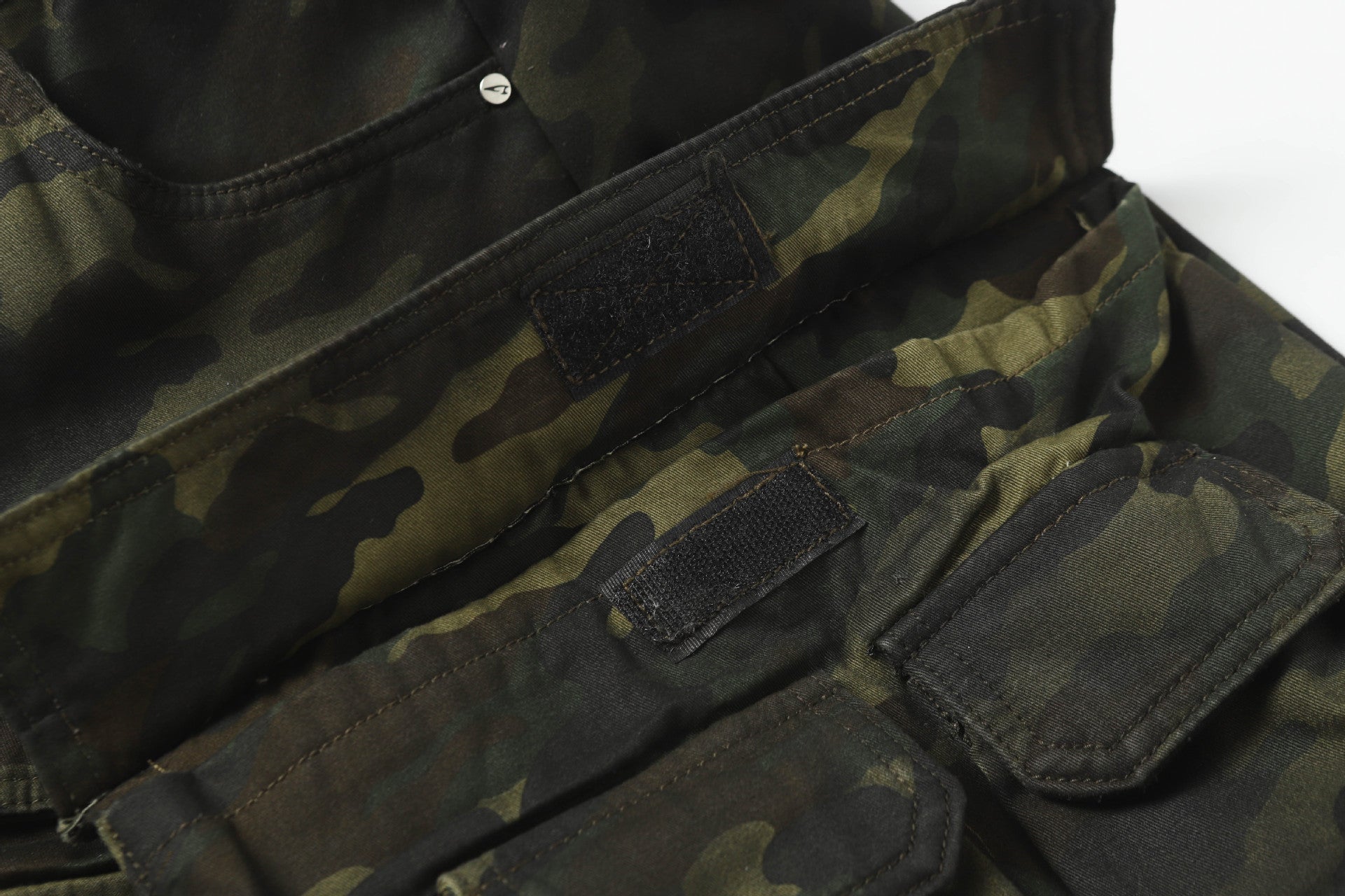 Camouflage Cargo Wide-Leg Short