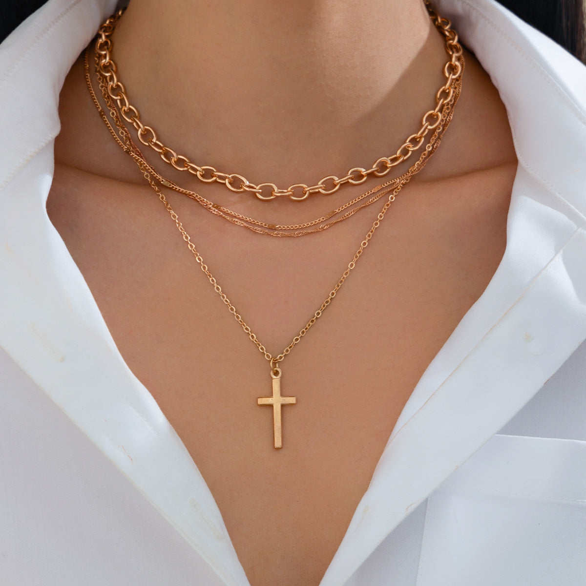 Collar de cruz de varias capas