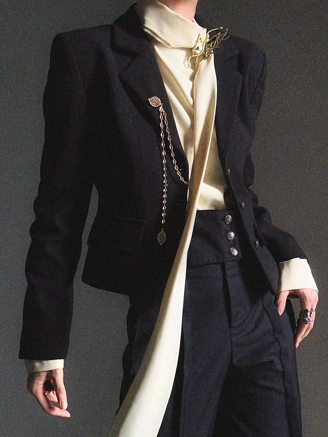 Camicia a maniche lunghe con colletto alla coreana e drappeggio
