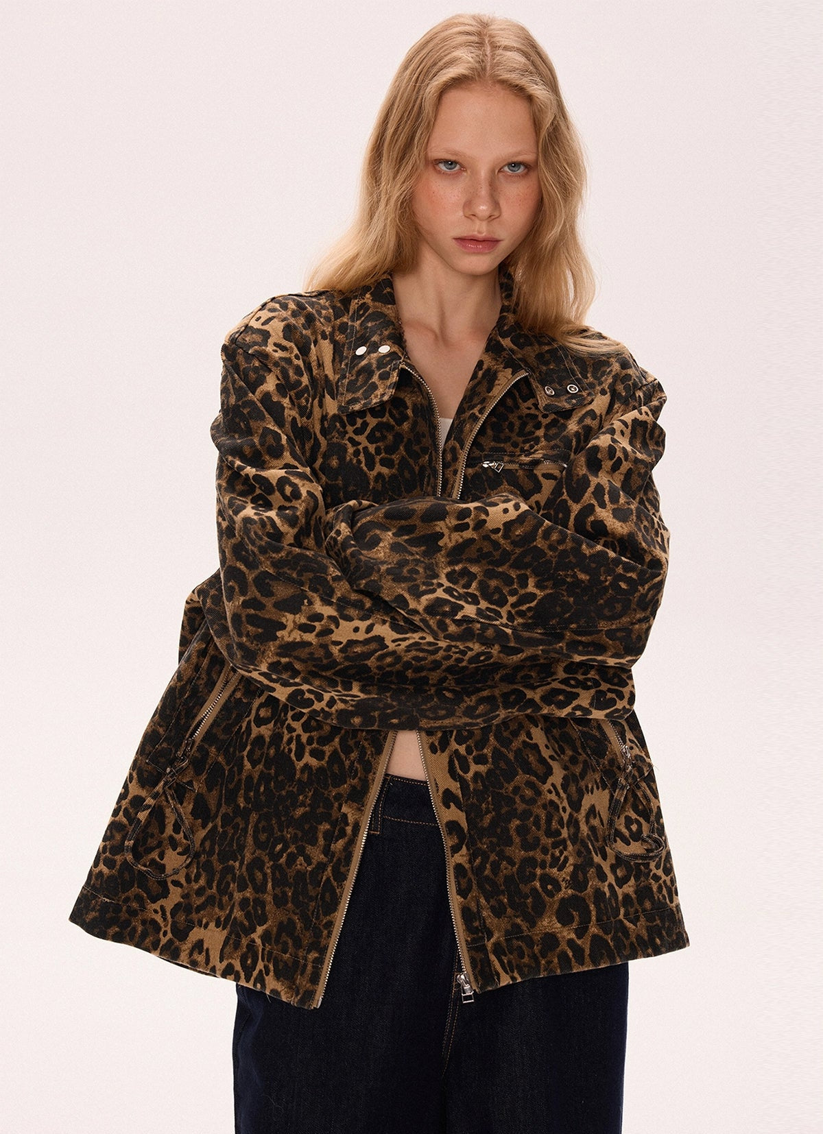 Chaqueta de cuello alto con estampado de leopardo