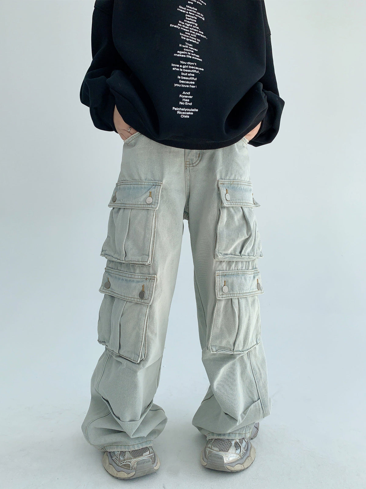 Multiple Pocket Wide-Leg Cargo Denim Jeans