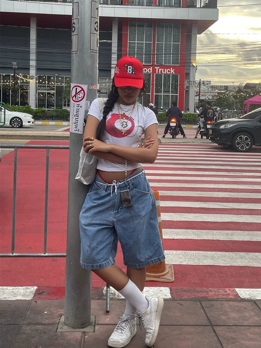 Camiseta con estampado de bola 8 roja Y2K