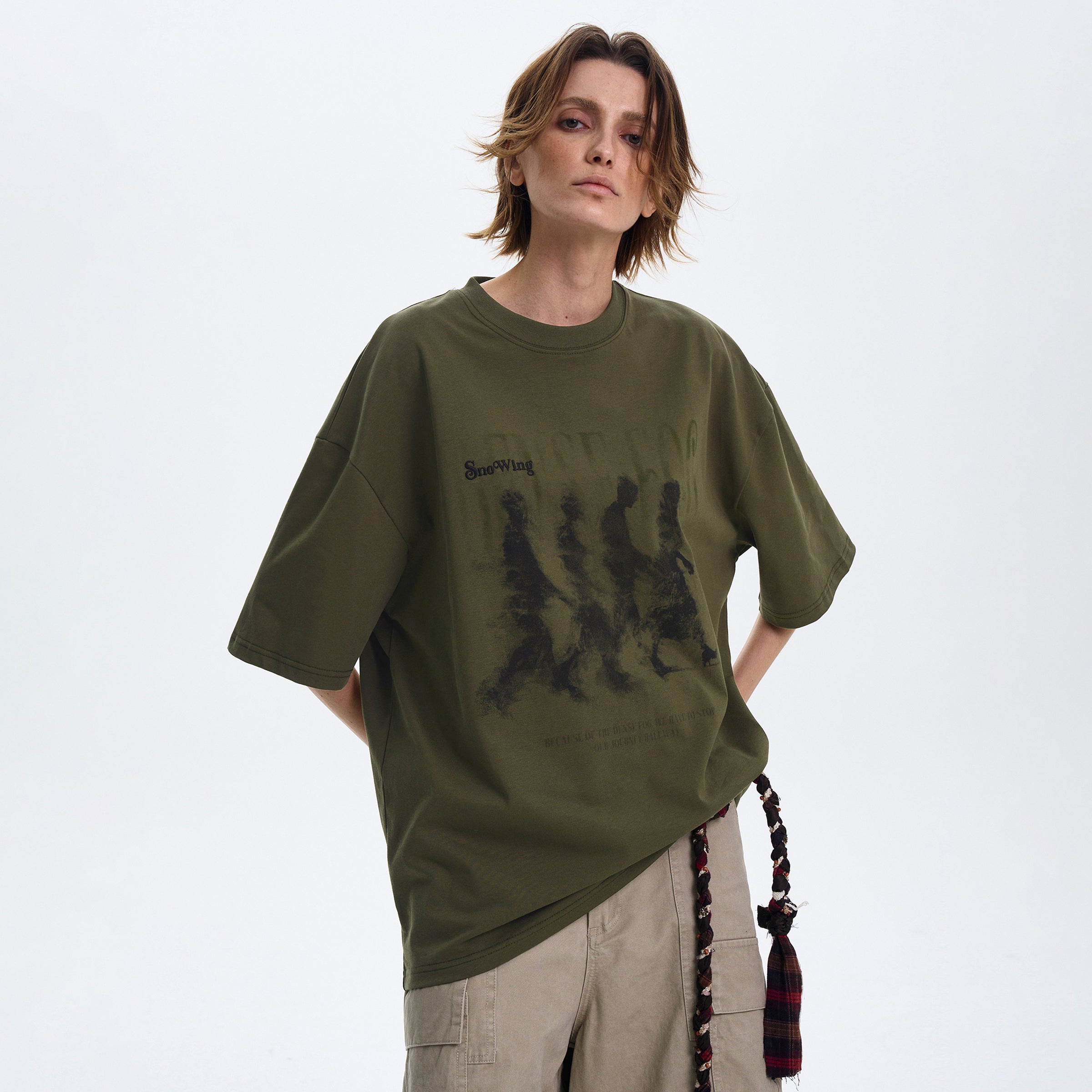 T-shirt imprimé personnage flou
