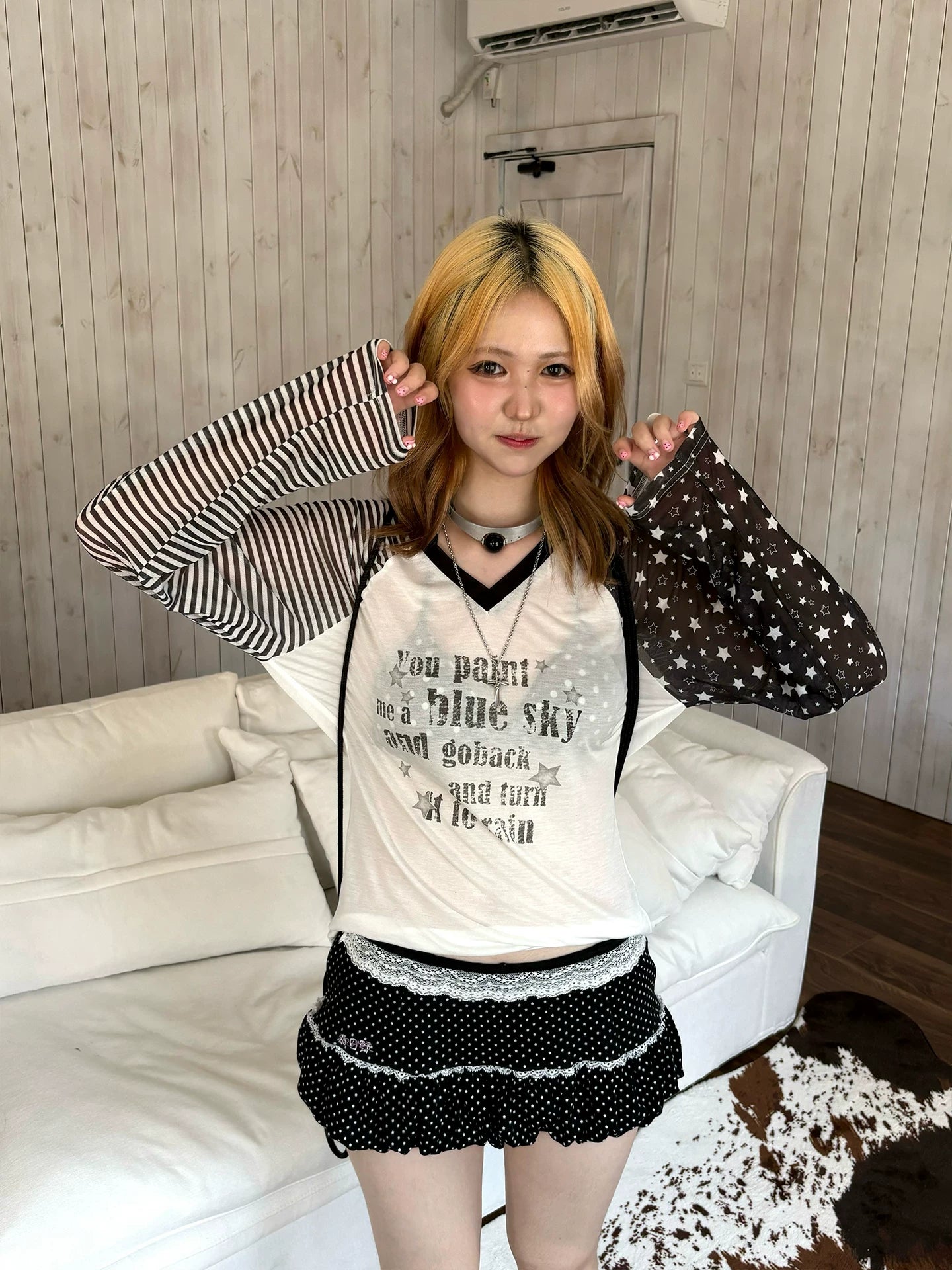 Star Contrast V-Neck Long Sleeve T-Shirt