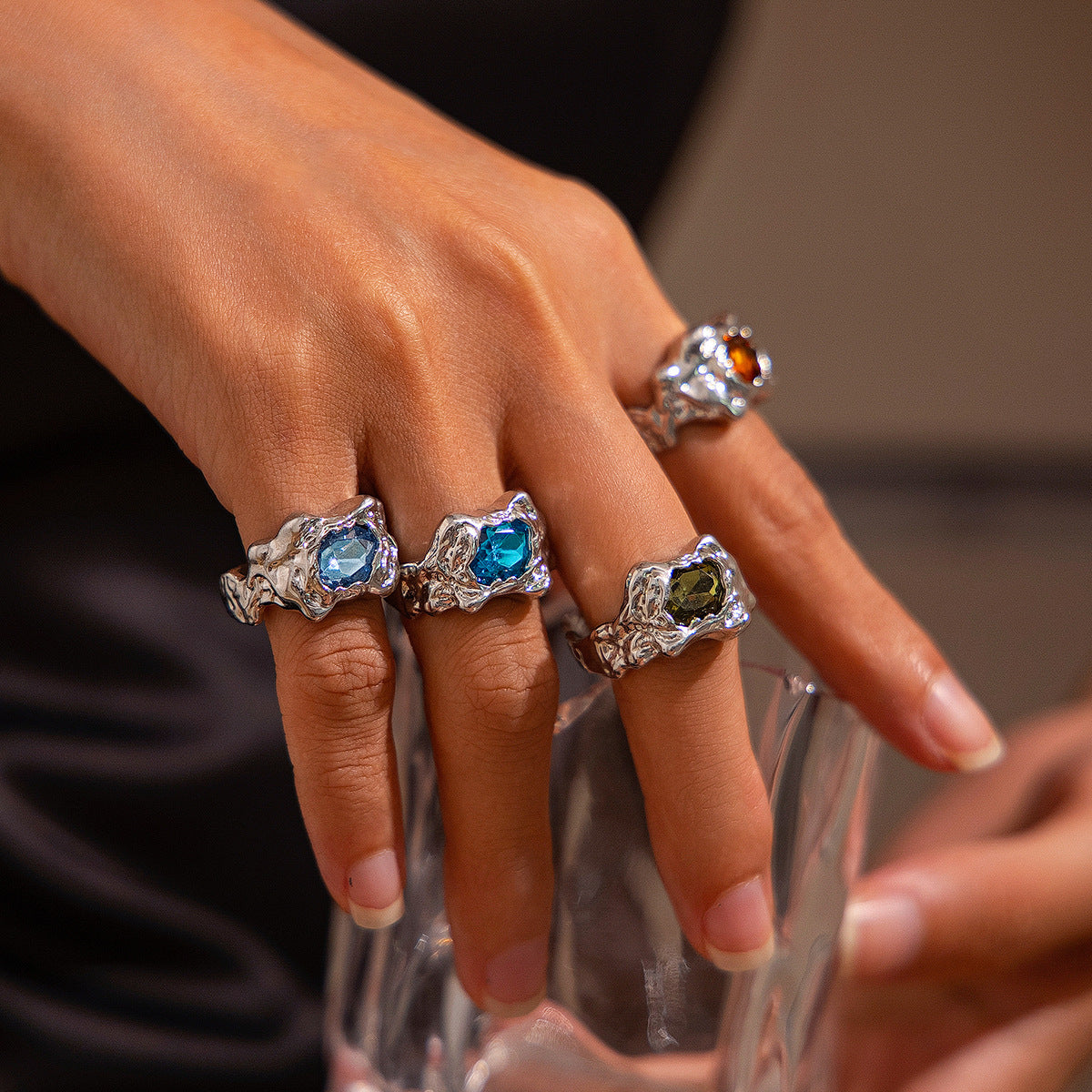 Juego de anillos con piedras preciosas repelentes
