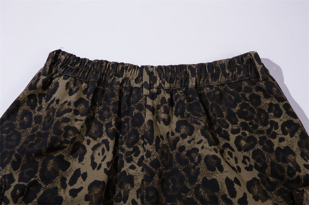 Cargo-Shorts mit Leopardenmuster