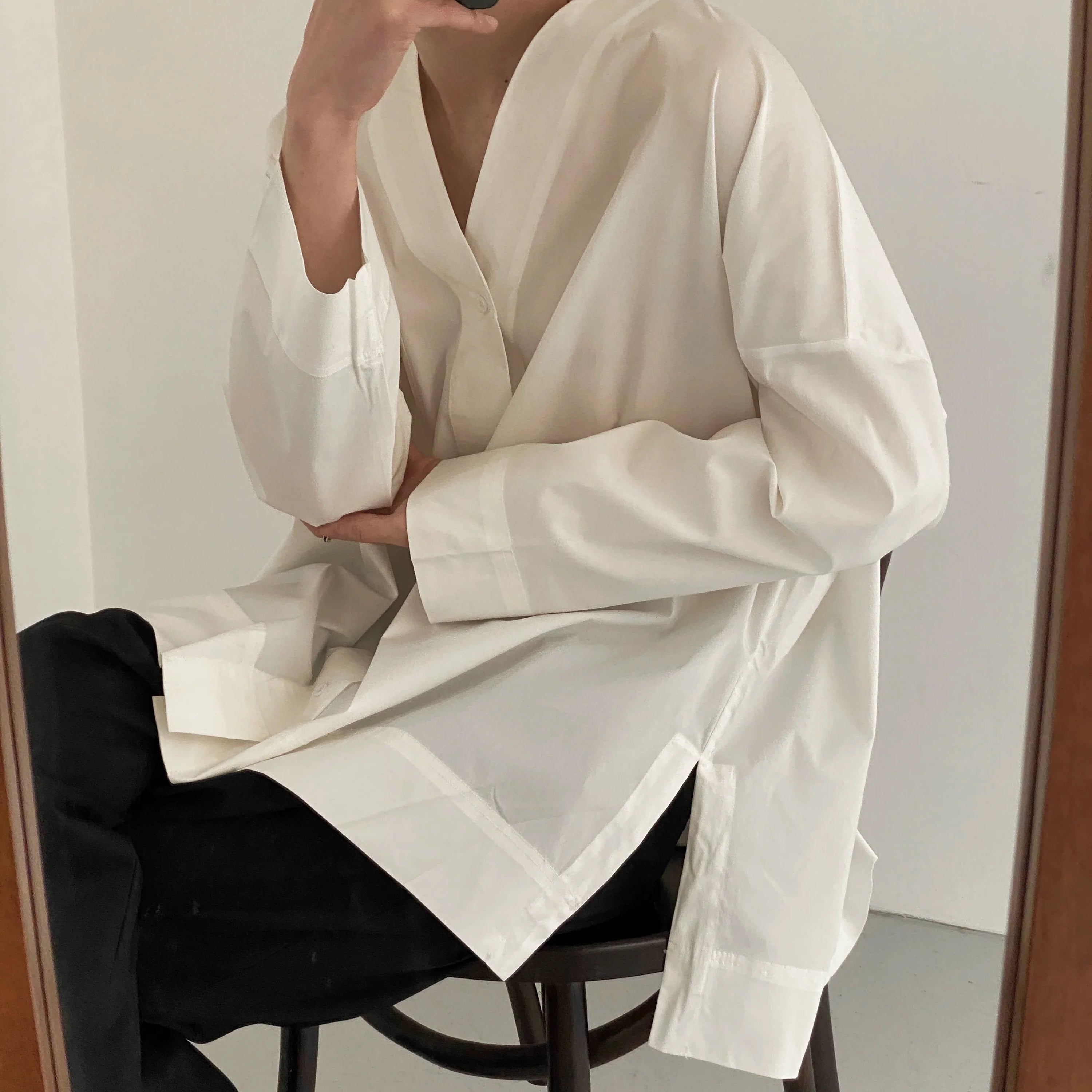 Camicia a maniche lunghe con scollo a V