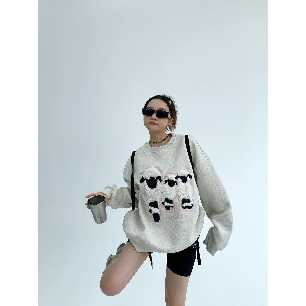 Sweat-shirt oversize à col rond avec écusson mouton