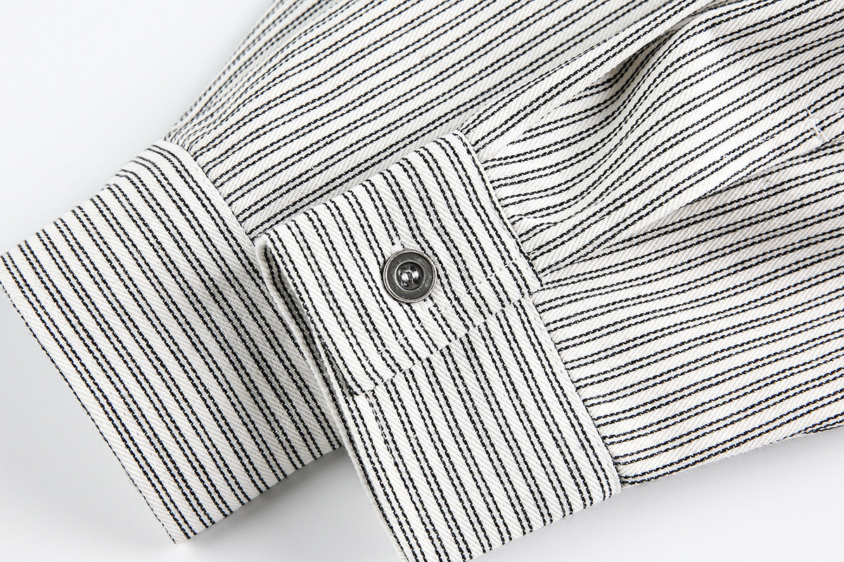 Camicia a maniche lunghe sfilacciata con stampa grafica a righe