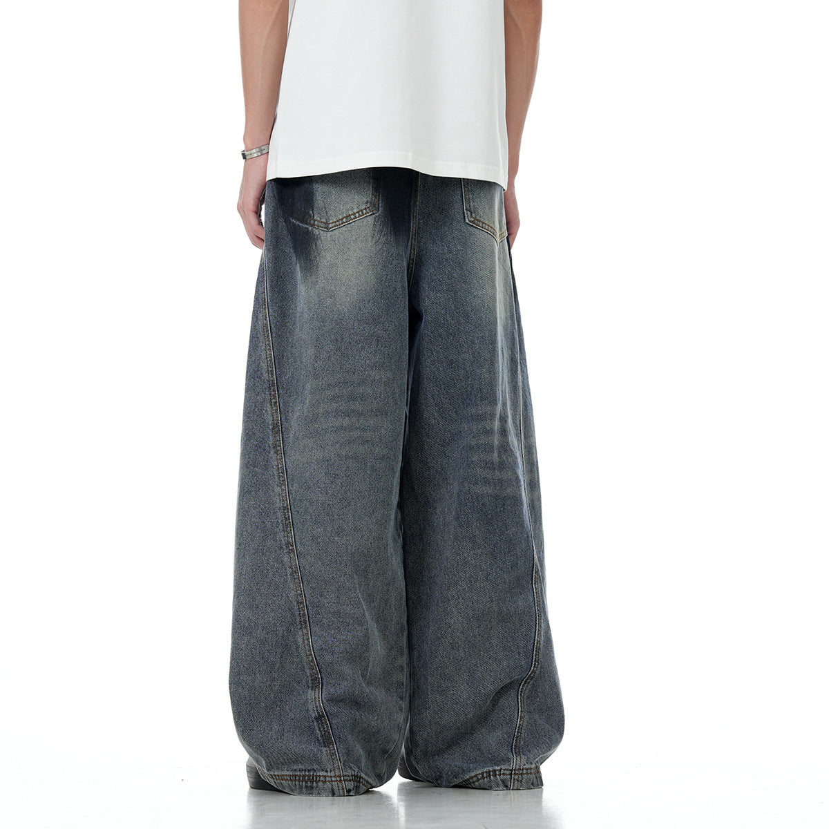 Graffiti zerrissene Jeans mit weitem Bein