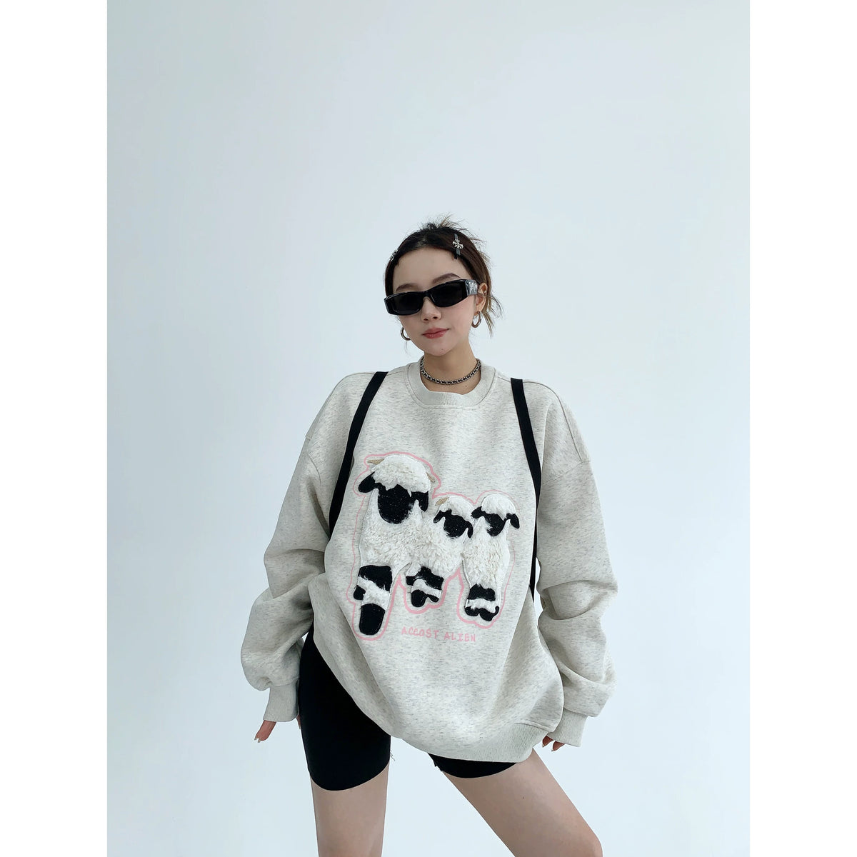 Sweat-shirt oversize à col rond avec écusson mouton