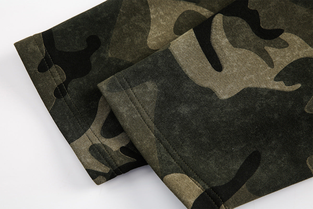 Sudadera con capucha de camuflaje con corazón perforado