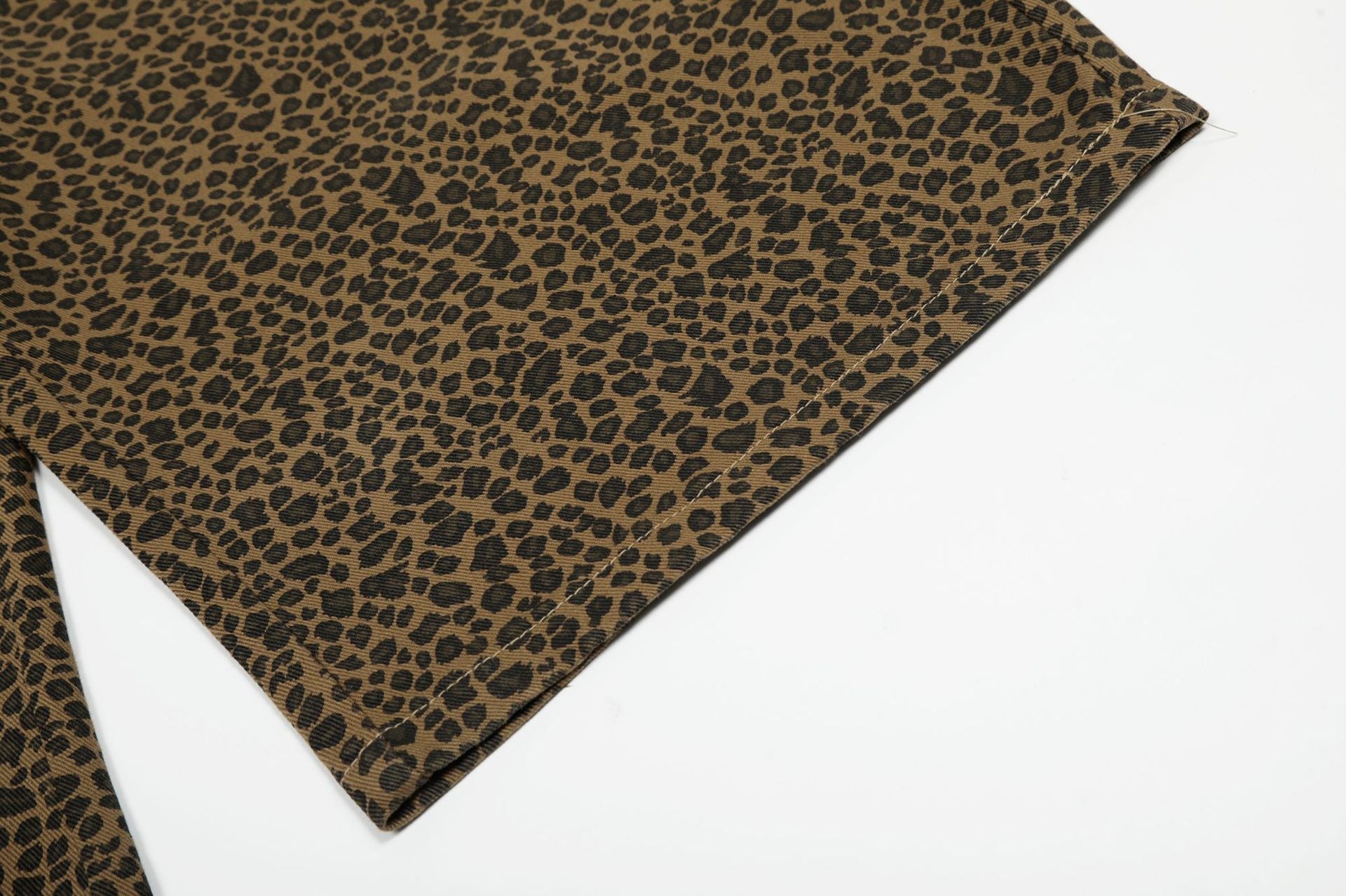 Leopard Print Curved Cargo Half Pants