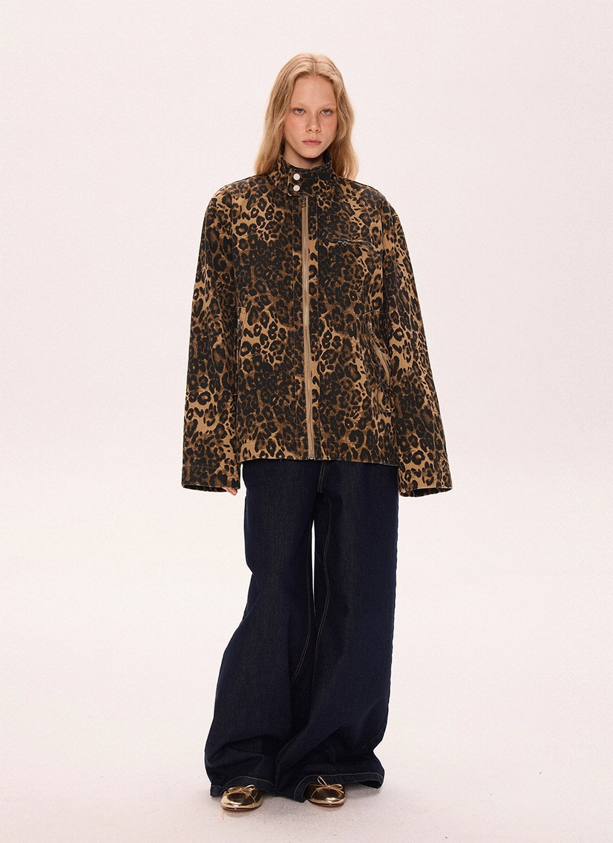 Chaqueta de cuello alto con estampado de leopardo