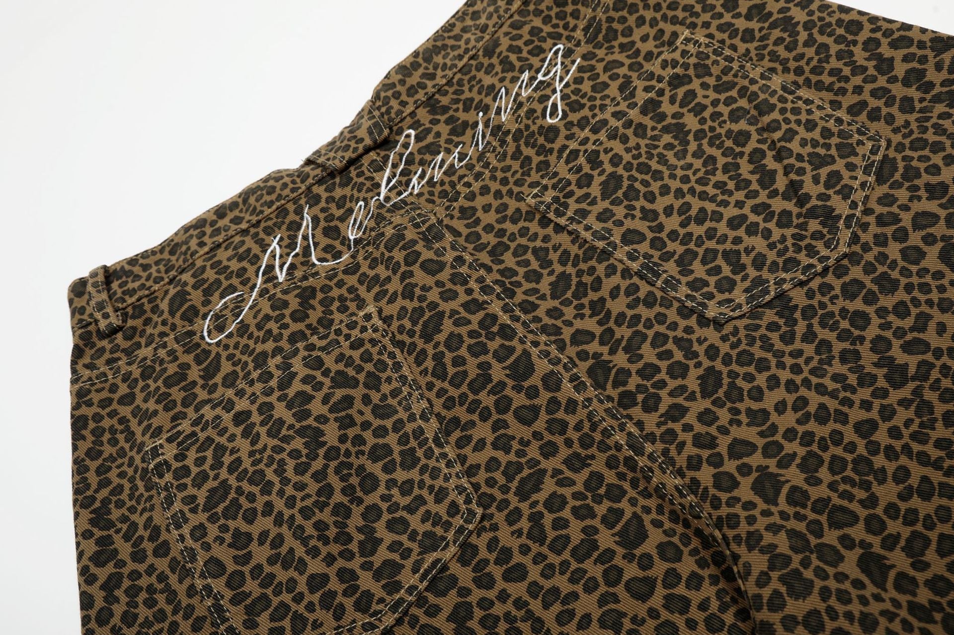 Leopard Print Curved Cargo Half Pants