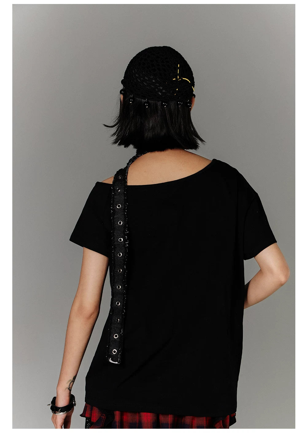 Off-Shoulder Eyelet Graphic Print Short Sleeve T-Shirt & Choker