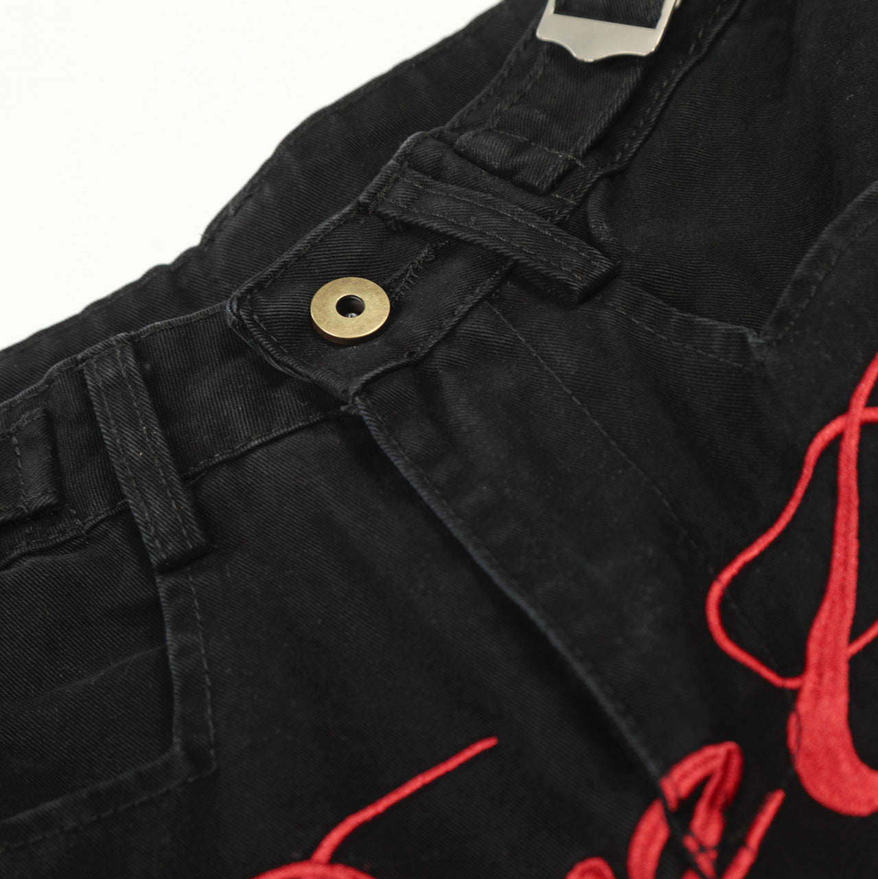 Metal Buckle Logo Print Cargo Cropped Jort