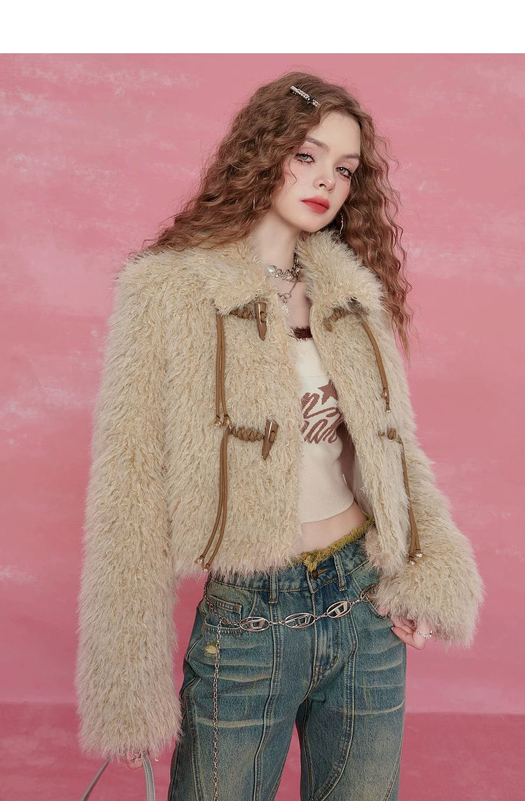 Chaqueta corta con cuello de pelo sintético