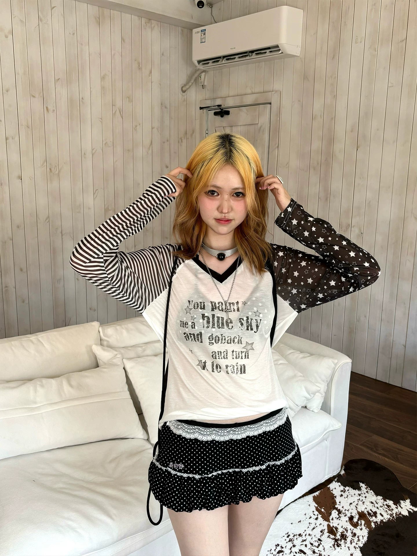 Star Contrast V-Neck Long Sleeve T-Shirt